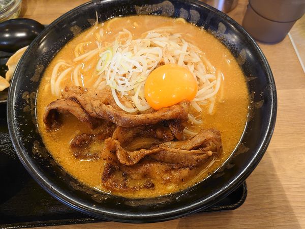 「炙り豚バラ百年味噌ラーメン」@マルキン本舗 東松山店の写真