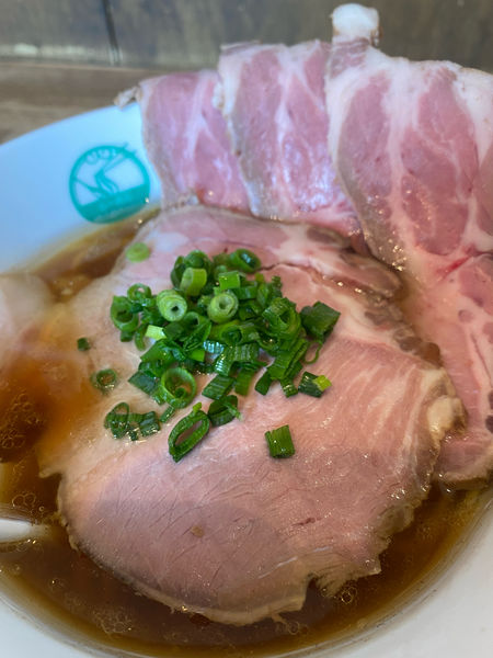 「曜日限定 軍鶏SOBA トッピングちゃーしゅー」@らーめんshigetomiの写真