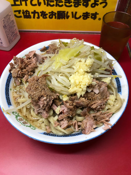 「小ラーメン　W豚入り（ニンニク）」@ラーメン二郎 目黒店の写真