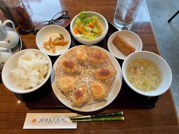 「焼餃子セット（パリパリ羽根の大連焼餃子）」@大連餃子基地 DALIAN 渋谷ストリーム店の写真