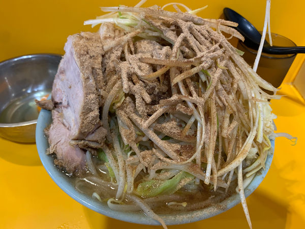 「小豚　ニンニクアブラマシマシヤサイ　ねぎ　和風BB 生たまご」@ラーメン二郎 八王子野猿街道店2の写真