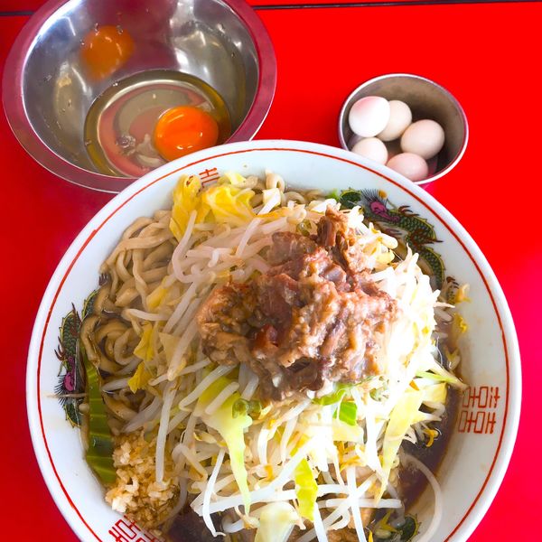 「小麺半分ニンニクアブラ＋生卵＋うずら」@ラーメン二郎 ひたちなか店の写真