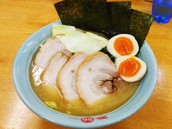 「チャーシューメン中盛（＋玉子）」@信州五十六家 広丘店の写真