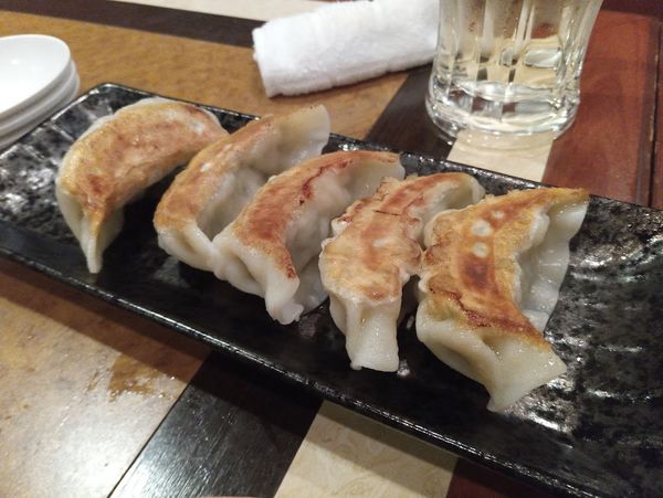 「焼き餃子(5個)378円他色々」@マルヤス酒場 柏店の写真