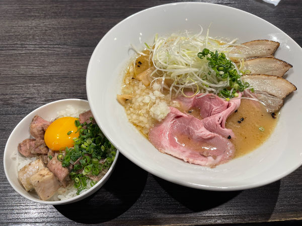 「濃厚中華そば＋炙りチャーシュー（バラ）＋にぼにく卵黄」@中華そば 十目一八食堂の写真