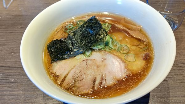 「醤油らぁ麺」@支那そばや 本店の写真