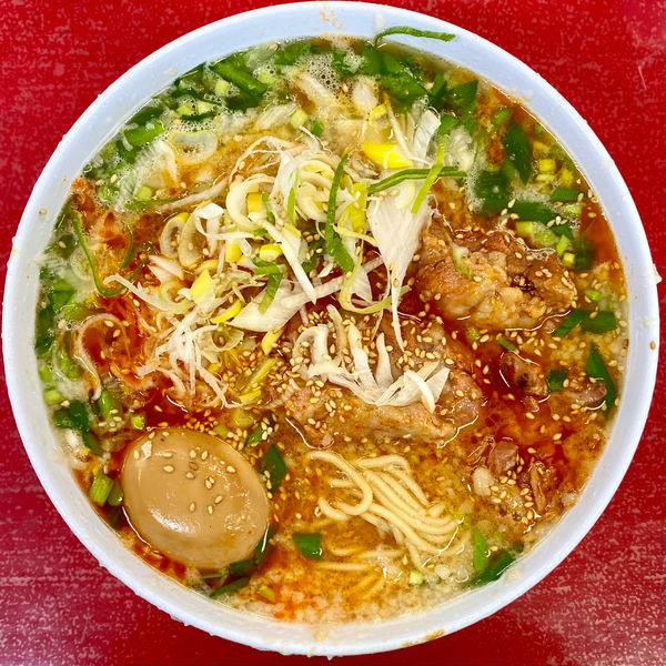 「辛口ホルモン麺（味玉入）¥700円」@とん平食堂の写真