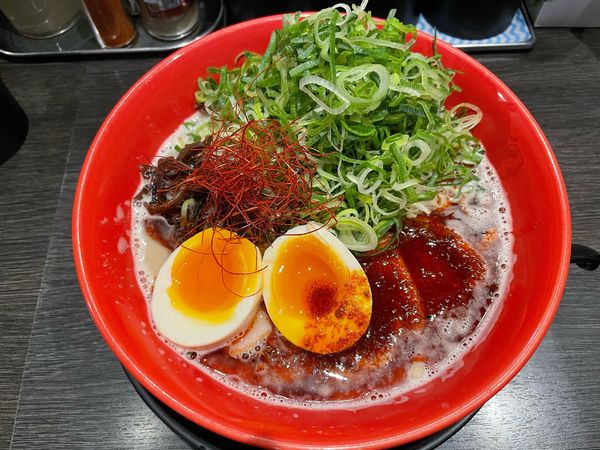 「極赤　特濃鶏白湯　ネギ、味玉トッピング」@濃極 鹿児島地鶏ラーメン ちらん - CHIRAN - 京橋店の写真