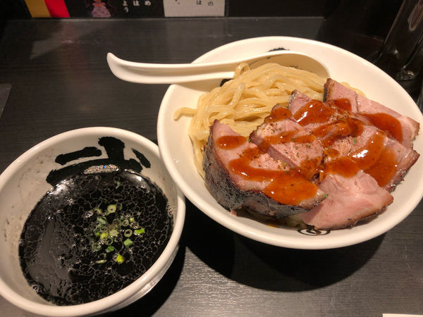 「黒厚切りローストポークつけ麺」@麺屋武蔵 武骨相傳の写真