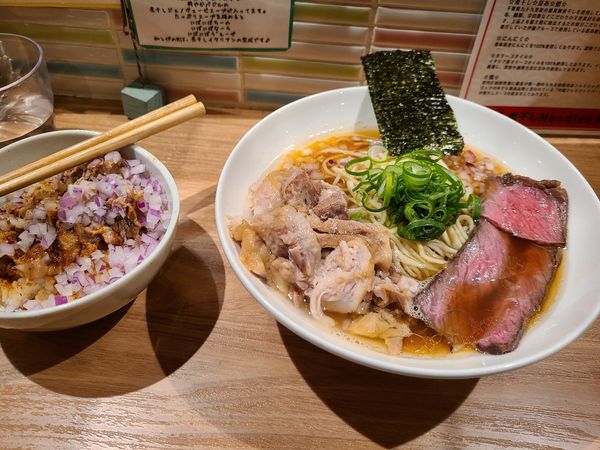 「【限定】夢に出てきた中華そば+チャーシュー丼」@煮干し Noodles Nibo Nibo Cinoの写真