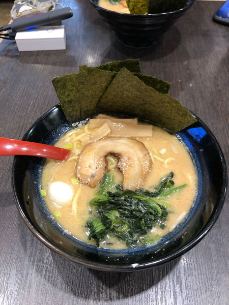 「豚骨醤油ラーメン」@ゴル麺。 野毛店の写真