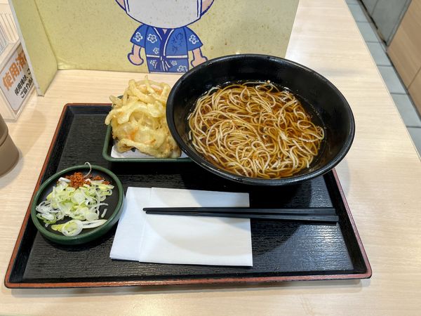 「かけそば360円 かき揚げ天0円」@ゆで太郎 淡路町店の写真