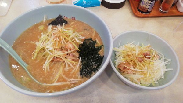 「Cセット(ネギラーメン+ネギ丼)中盛¥700」@ラーメンショップ七福 草加店の写真