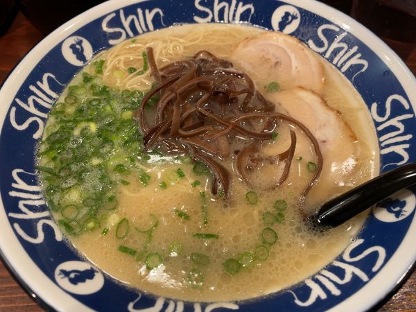 「ラーメン」@博多ラーメン ShinShin 博多デイトス店の写真