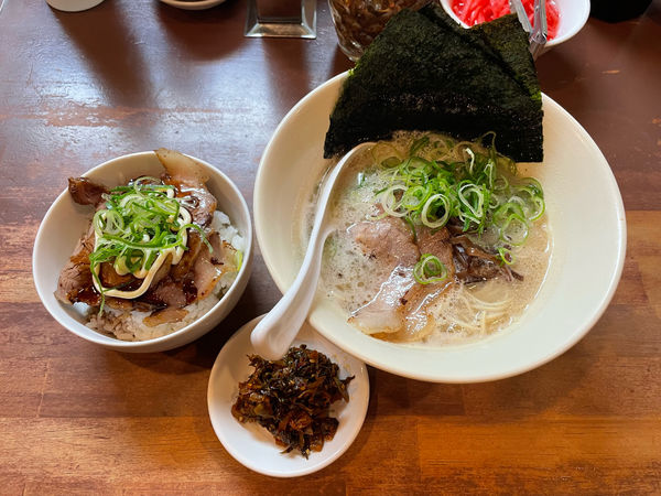 「博多豚骨らーめん　海苔　チャーシュー丼」@幸心堂の写真