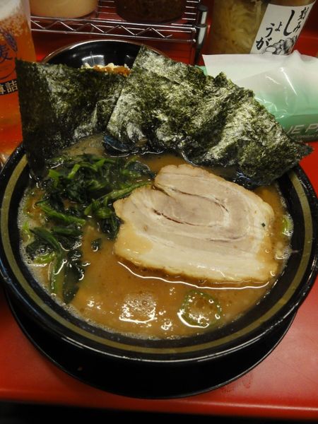 「ラーメン700円硬薄バラ50円」@柏 王道家の写真