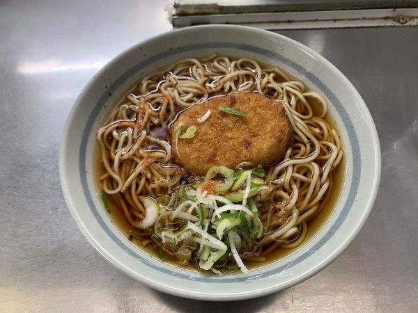 「コロッケそば 400円」@爽亭 JR上野駅7・8 番線ホームの写真