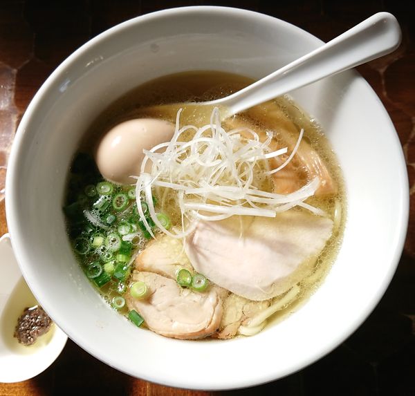 「〜トリュフの香り〜 鶏そば（塩）並盛＋味玉」@活龍鶏そば専門店 とりだけの写真