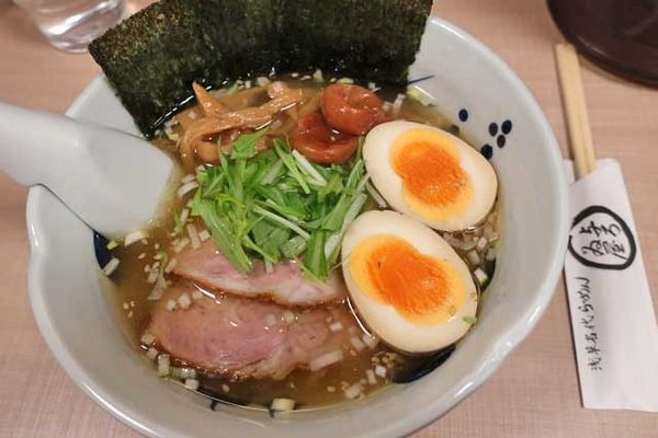 「特製らーめんしお　1,050円＋梅干　50円」@与ろゐ屋の写真