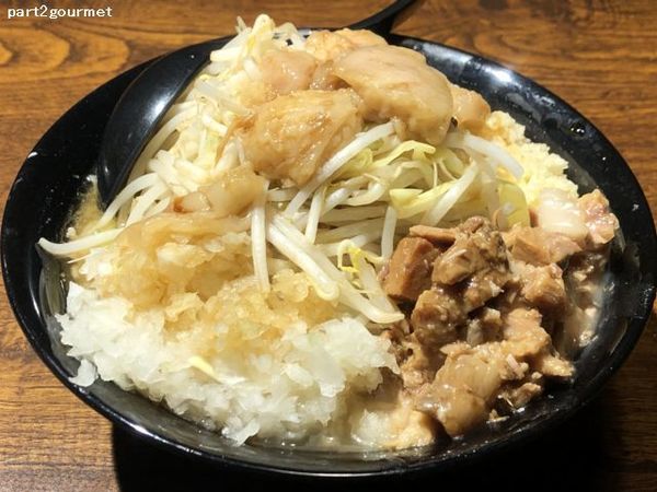 「小ラーメン(豚1枚) +コロチャー+玉ねぎ (950円)」@ラーメン ジャンクスの写真