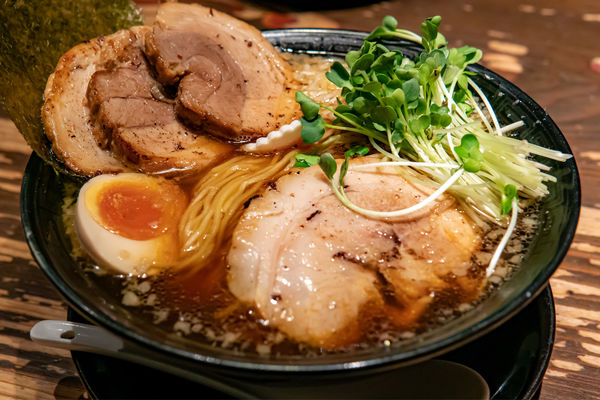 「とんこつ黒醤油 とろ〜りチャーシュートッピング」@どでかっちゃん 木更津店の写真