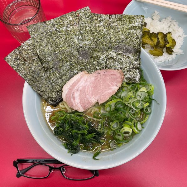 「ラーメン 並 ＋ 九条ネギ」@家系らーめん 武将家の写真