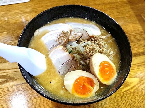 「みそチャーシューメン（＋味付け卵）」@らーめん よこはちの写真