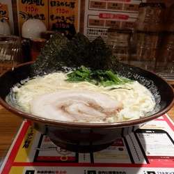 家系ラーメン　並／塩