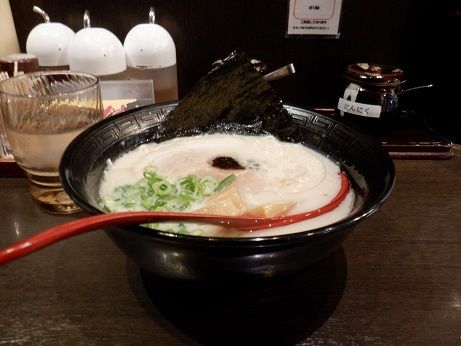 「とんこつらぁ麺」@油そば総本店 新宿東口アルタ裏店の写真