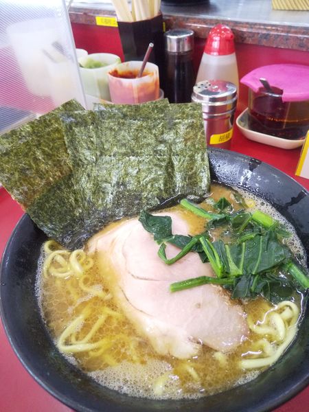 「ラーメン(並)750円(麺カタメ)」@杉田家 千葉祐光店の写真