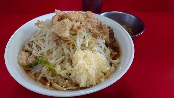 「小ラーメン+豚ほぐし(790+50円)ニンニクアブラ」@ラーメン二郎 茨城守谷店の写真