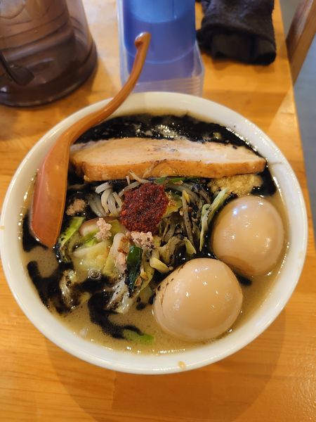 「黒虎タンメン＋味玉トッピング」@麺や 燦虎の写真