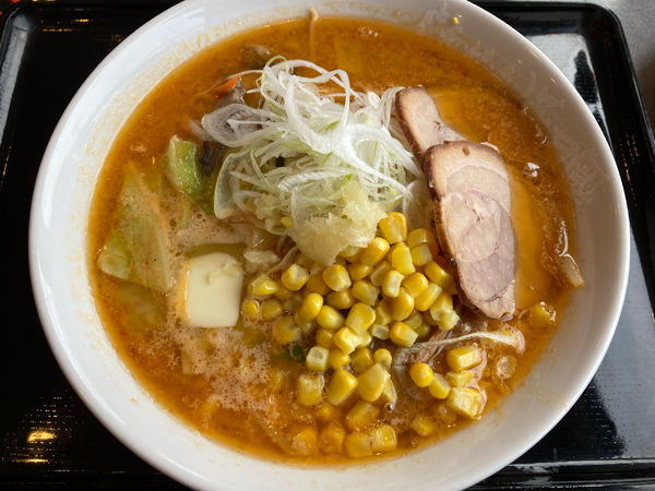 「札幌味噌ラーメンけやきコーンバター入り+当店限定クーポン豚バラチ」@らあめん花月嵐 ひたちなか高場店の写真