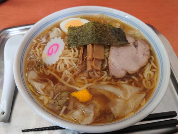 「ワンタン麺（小）1000円」@河辺大勝軒の写真