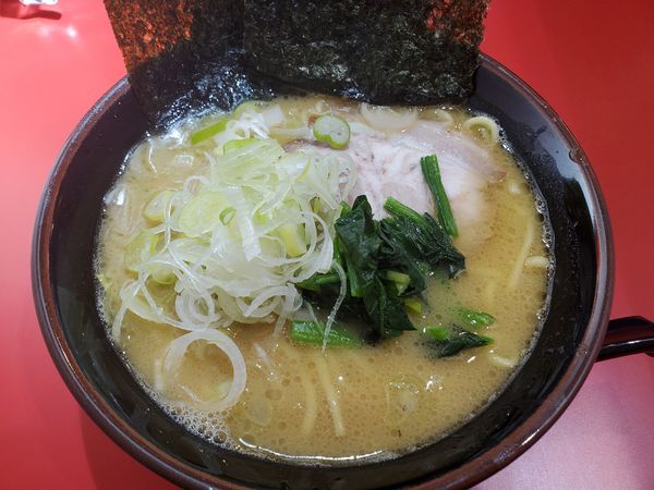 「ラーメン並＋薬味ネギ」@横浜ラーメン 新横家の写真