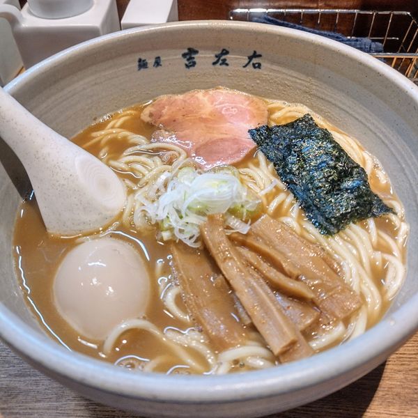 「大盛りらーめん味玉」@麺屋吉左右の写真