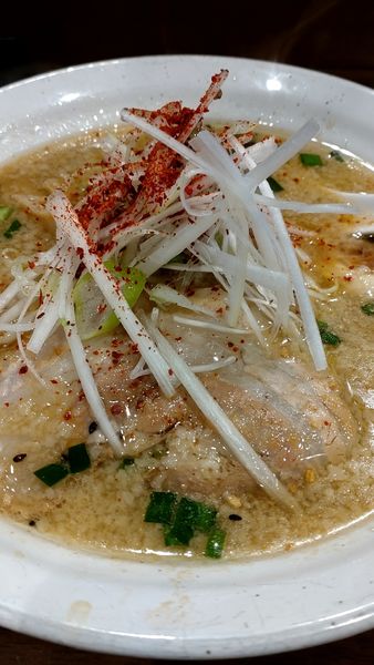 「スパイシー背脂味噌（９００円税込）」@自家製多加水極太麺 ISAMIの写真