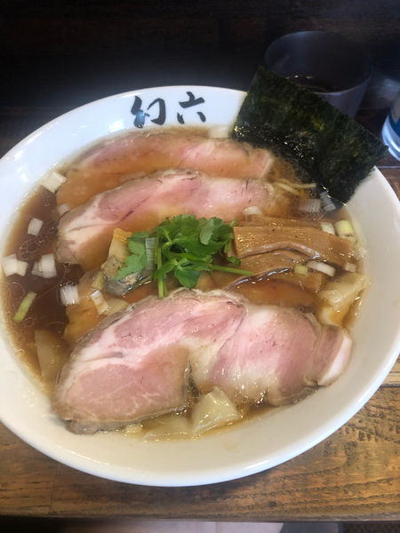 「醤油チャーシュー+ワンタン」@中華そば 幻六の写真