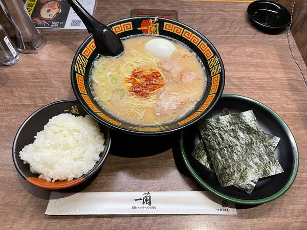 「ラーメン、のり、半熟塩たまご、ごはん」@一蘭 太宰府店の写真