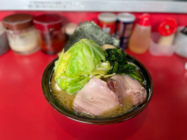 「昼飯セット¥900（ラーメン中盛り、味玉、海苔5枚、チャーシュー」@どんとこい家の写真