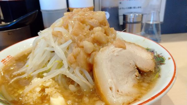 「#ラーメン #ミニ  #820円 #ニンニクアブラ」@鷹の目 蒲田店の写真