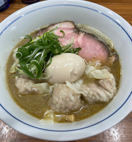 「ワンタン中華そば+形崩れ味玉」@中華そば 西川の写真