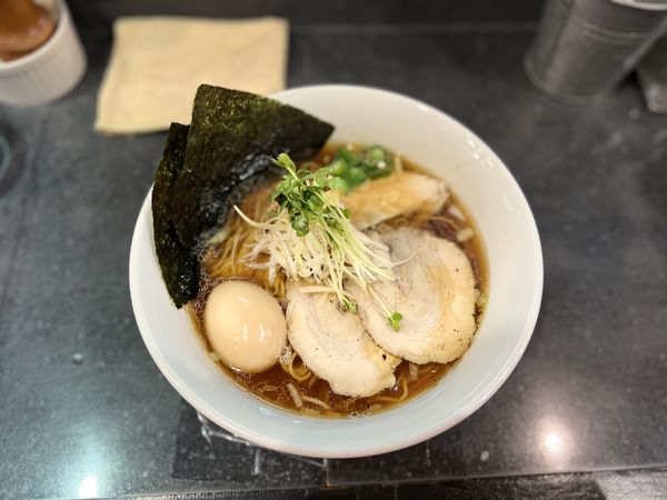 「｢30食限定｣ 特製醤油そば(味玉入り)980円」@麺屋どうげんぼうずの写真