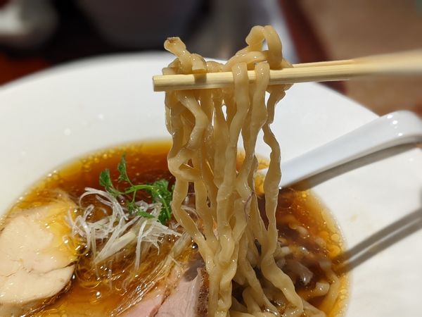 「芳醇醤油らー麺」@らー麺 れとろやの写真