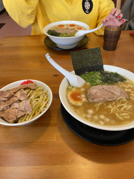 「ラーメン　チャーシュー丼」@ラーメンショップ椿 松山千石店の写真