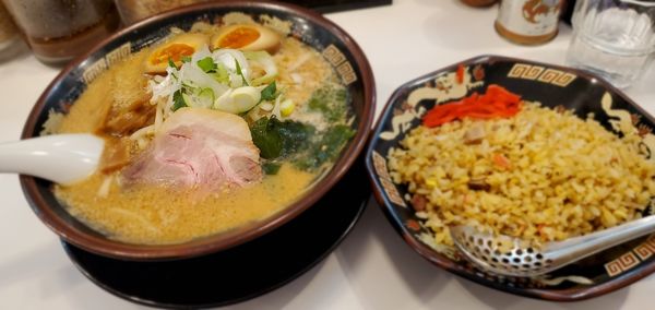 「半チャーハンセット(味噌ラーメン+半チャ)」@北海道らーめん みそ熊 板橋店の写真