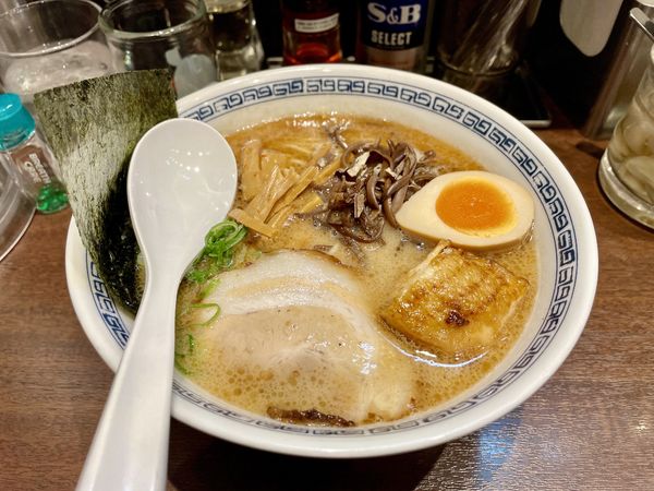 「スーパードライ＋日本酒瑞鷹＋シュウマイ→ まる得ラーメン大盛」@熊本ラーメン ひごもんず neo 三鷹の写真