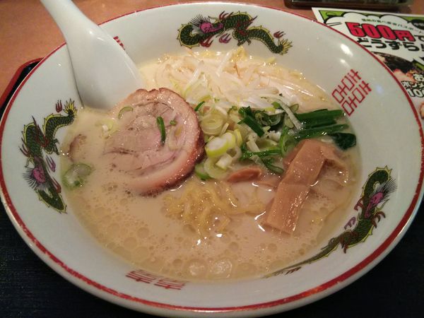 「豚骨ラーメン　※クーポンで５００円」@中華料理 徳利楼の写真