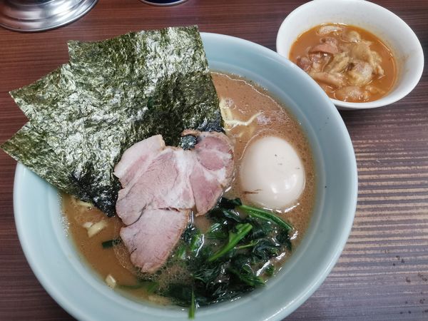 「らーめん並」@横浜家系らーめん 武蔵家 川口店の写真