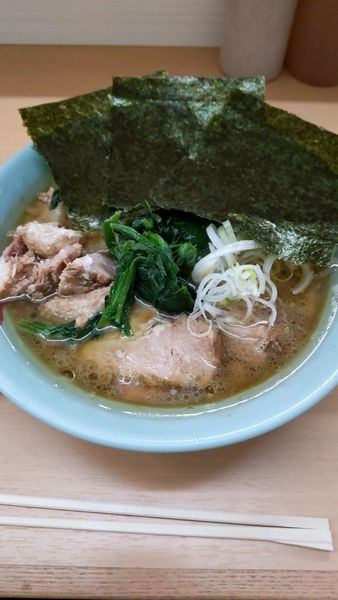 「ラーメン　並」@横浜ラーメン 町田家 新宿南口店の写真
